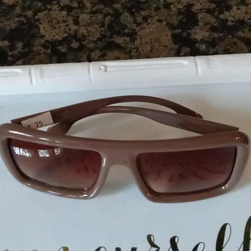 Sunglasses - Picture 5 of 7